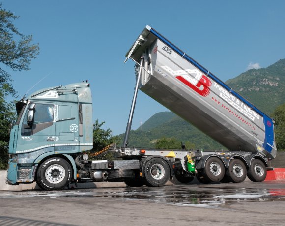Semirimorchi con vasche autorizzate e sigillate